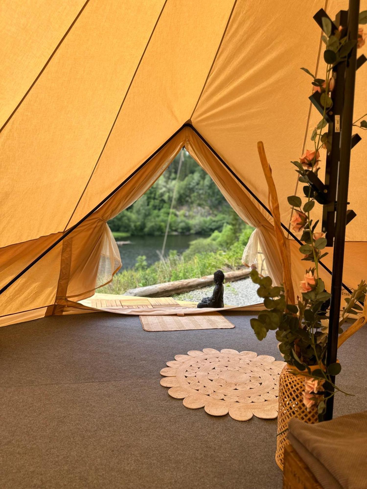 Glamping On Idyllic Lake, Paddle Boards & Rowboat ポールスグルン エクステリア 写真